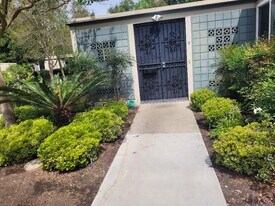 158 Avenida Majorca in Laguna Woods, CA - Building Photo