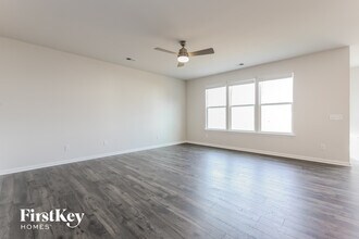 608 Okame Ct in Greer, SC - Foto de edificio - Building Photo