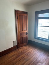 352 Auburn Ave in Buffalo, NY - Foto de edificio - Building Photo