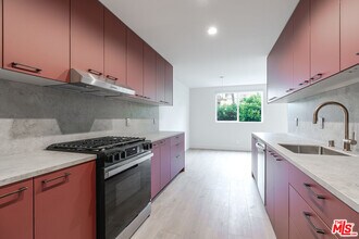 12425 Texas Ave in Los Angeles, CA - Foto de edificio - Building Photo