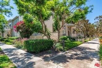 6011 Dawn Crk in Los Angeles, CA - Building Photo - Building Photo