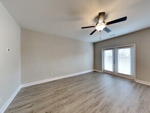 128 Wayne Ln in Canton, GA - Foto de edificio - Building Photo