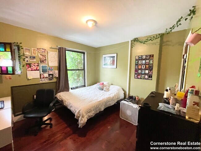 74 Hammond St, Unit 2 in Boston, MA - Foto de edificio - Building Photo