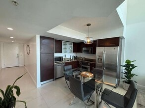 31 SE 5th St, Unit 2307 in Miami, FL - Building Photo - Building Photo