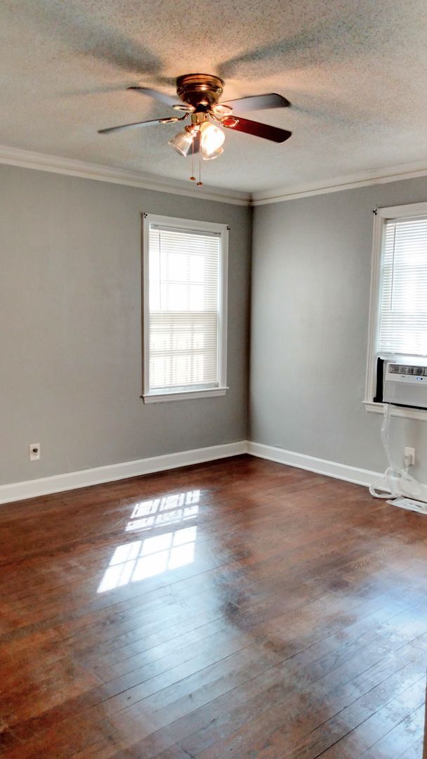 889 E Pkwy S in Memphis, TN - Building Photo - Building Photo