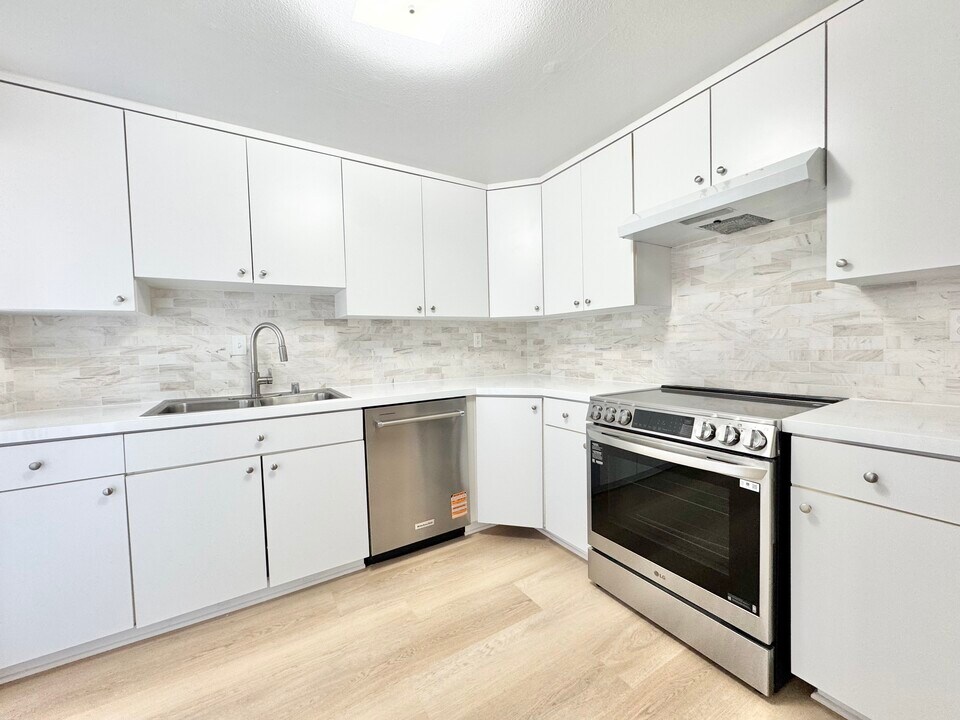 10464 Larwin Ave in Los Angeles, CA - Building Photo