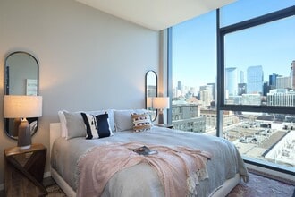 944 W Madison St in Chicago, IL - Building Photo - Building Photo