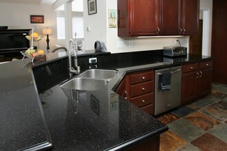 6124 Maple Ct in Simi Valley, CA - Foto de edificio - Building Photo