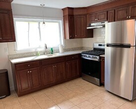9 Skehan St, Unit 2 in Somerville, MA - Building Photo - Building Photo