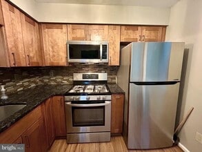 904B Oliphant Ln in Mount Laurel, NJ - Building Photo - Building Photo