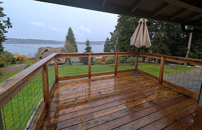 8876 Utah St NE in Bremerton, WA - Building Photo - Building Photo