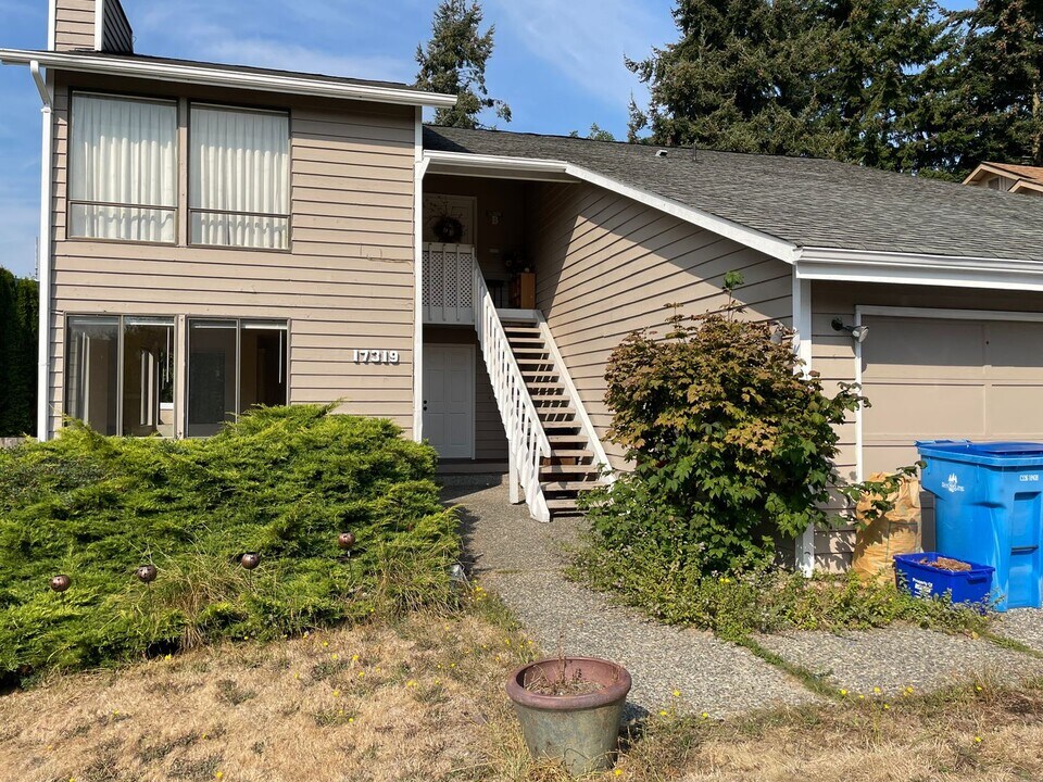 17319 Stone Ct N in Shoreline, WA - Building Photo