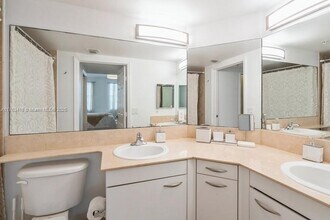 2069 S Ocean Dr in Hallandale Beach, FL - Foto de edificio - Building Photo