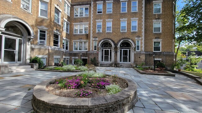 21 Westbourne Ter, Unit 3 in Brookline, MA - Building Photo - Building Photo