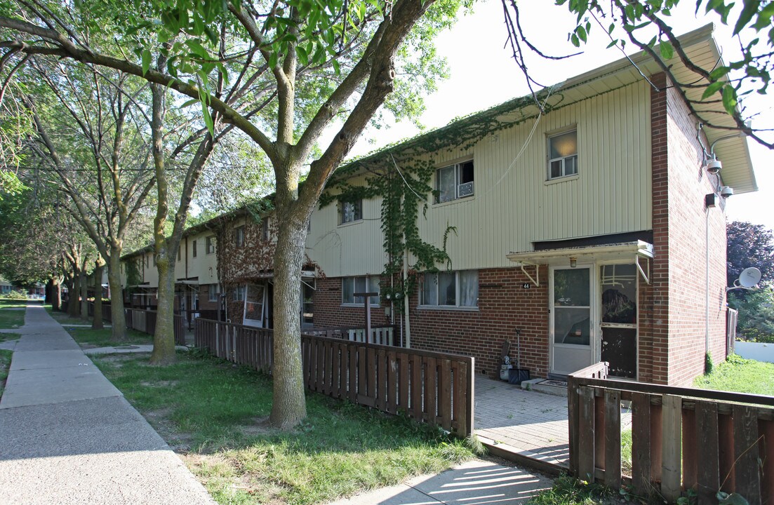 30-44 Pengarth Ct in Toronto, ON - Building Photo