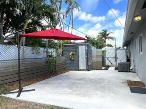 4331 NE 5th Ave in Oakland Park, FL - Foto de edificio - Building Photo