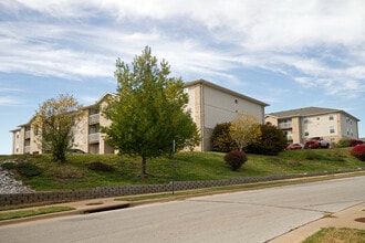 Lakewood Village in Springfield, MO - Building Photo - Building Photo