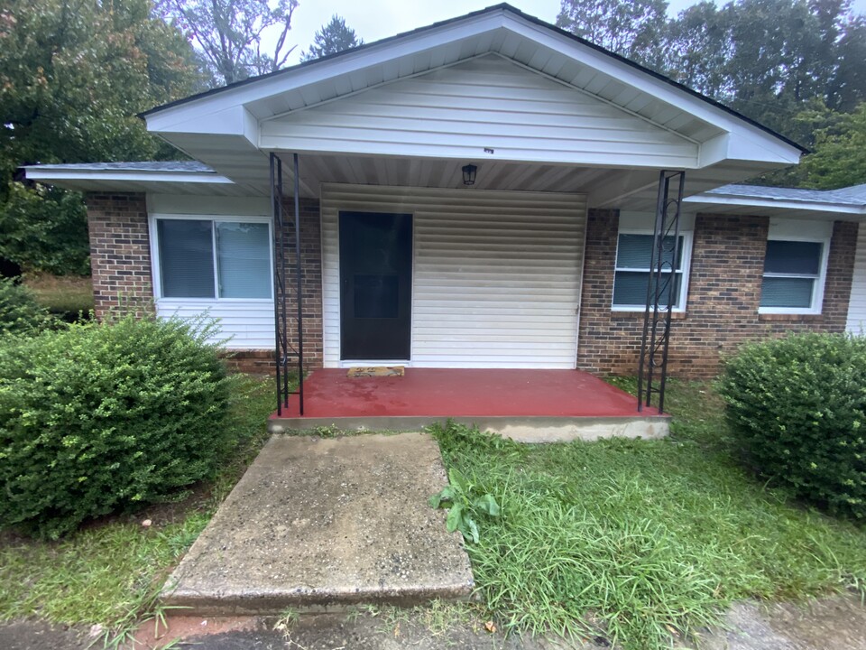 101 Stonehaven Dr, Unit 1 bedroom in Greenwood, SC - Foto de edificio