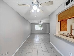 6635 Warwick Cir in Ft. Myers, FL - Building Photo - Building Photo