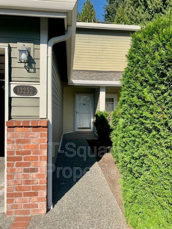 13252 NE 183rd St in Woodinville, WA - Building Photo - Building Photo
