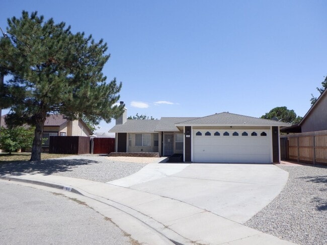 510 Las Colinas St in Tehachapi, CA - Building Photo - Building Photo