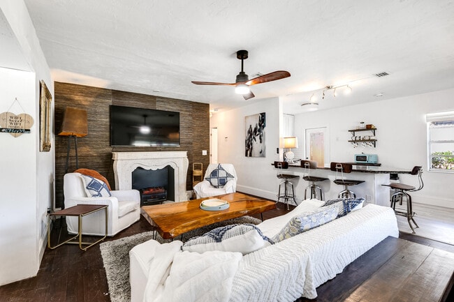 property at 609 S Arnold Ave