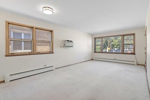 5705 W Higgins Ave in Chicago, IL - Building Photo - Building Photo