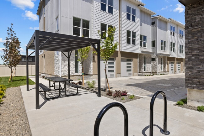 478 E Violets Cv Ln in Garden City, ID - Building Photo - Building Photo