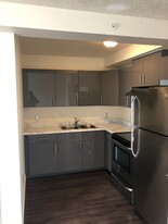 570-570 King St W in Hamilton, ON - Building Photo