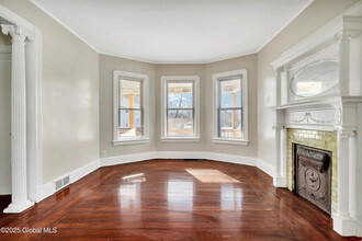 827 Strong St in Schenectady, NY - Foto de edificio - Building Photo