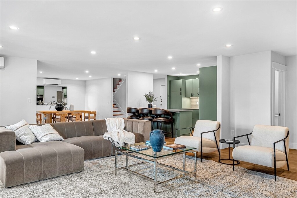 935 Washington St in Newton, MA - Building Photo