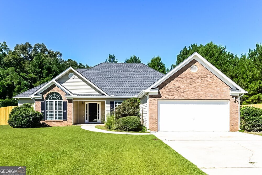 5567 Katherine Village Dr in Ellenwood, GA - Building Photo