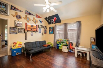 2823 Chinaberry Park Ln in League City, TX - Foto de edificio - Building Photo