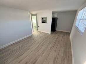 1101 E 140th Ave in Tampa, FL - Building Photo - Building Photo