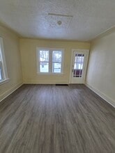 1938 Clinton St, Unit 1 in Muskegon, MI - Building Photo - Building Photo