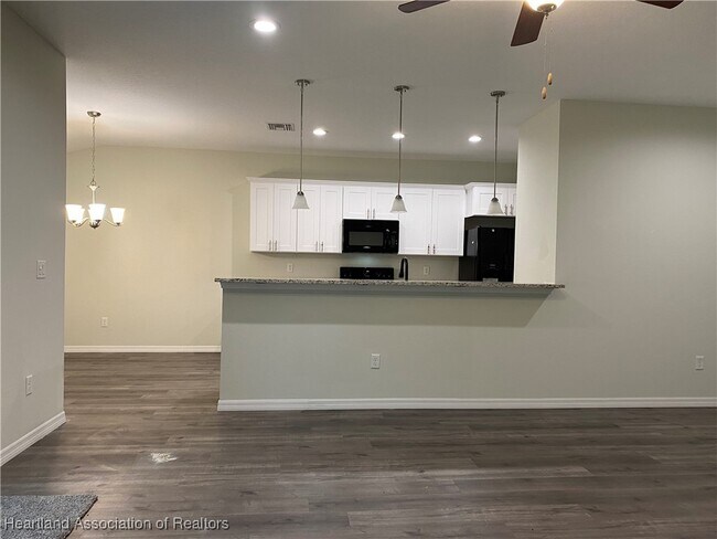 8205 Cozumel Ln in Sebring, FL - Building Photo - Building Photo