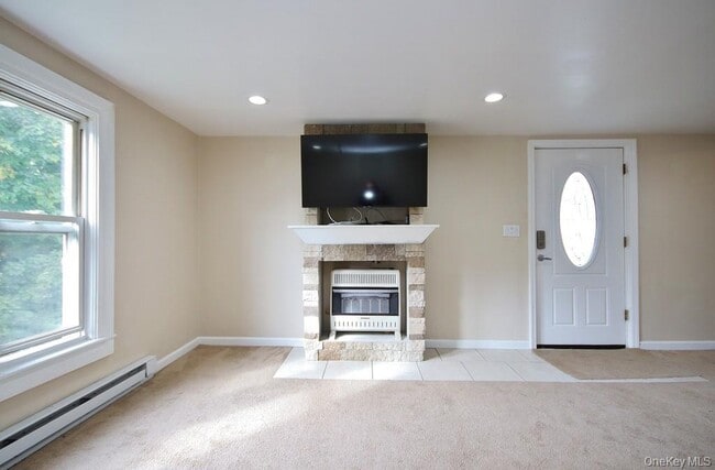 208 Myrtle Ave in Mahopac, NY - Building Photo - Building Photo