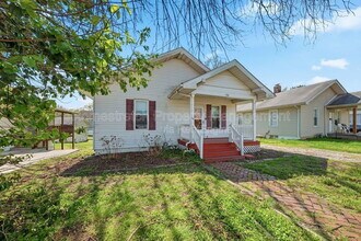 704 W Johnson St in Collinsville, IL - Building Photo - Building Photo