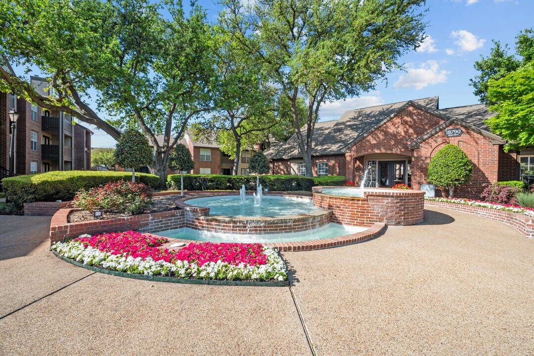 Preston Bend in Dallas, TX - Building Photo