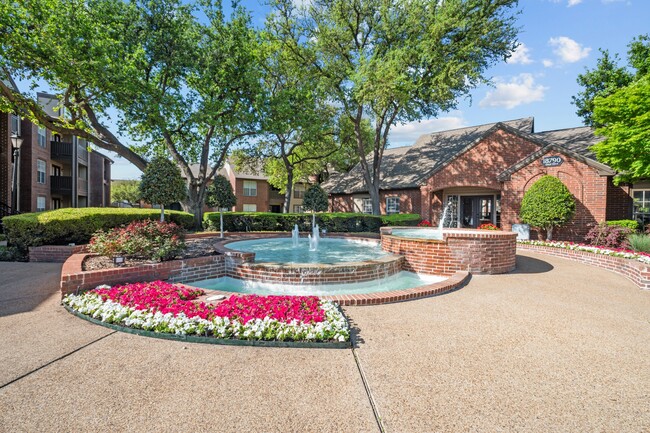 Preston Bend in Dallas, TX - Foto de edificio - Building Photo