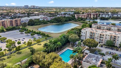 9340 Fontainebleau Blvd, Unit W503 in Miami, FL - Foto de edificio - Building Photo