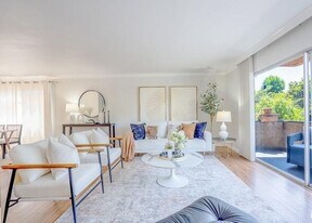 818 S Lucerne Blvd in Los Angeles, CA - Building Photo