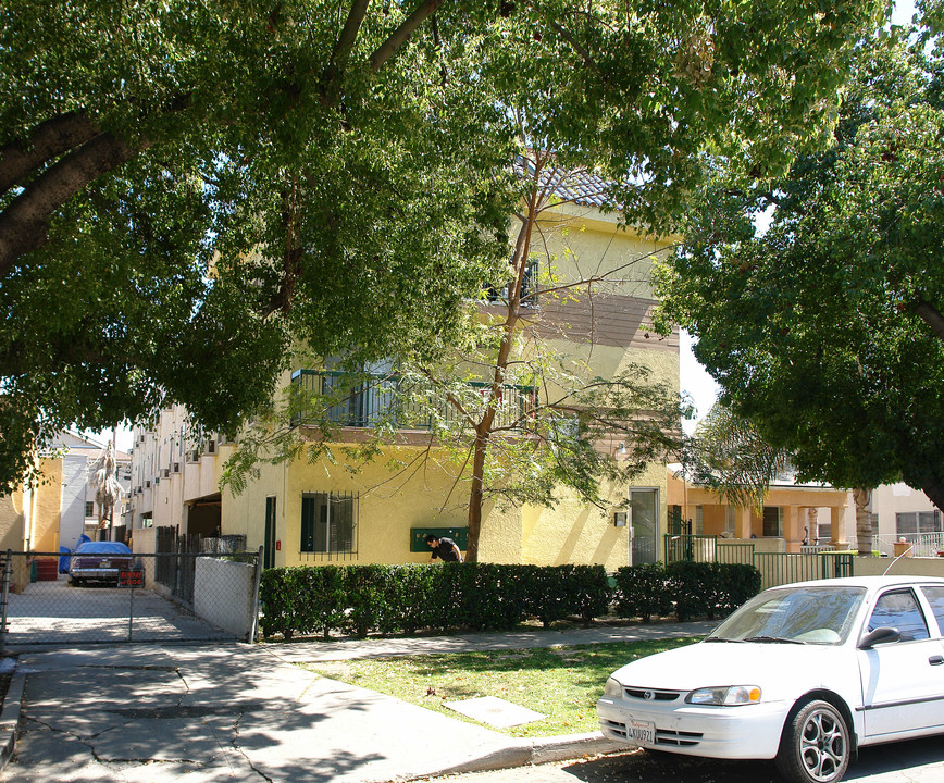 558 N Alexandria Ave in Los Angeles, CA - Building Photo