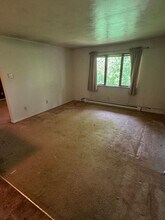 212 Lunar Ln in Coraopolis, PA - Building Photo - Building Photo