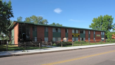 Columbine Leaf Apartments in Colorado Springs, CO - Foto de edificio - Building Photo