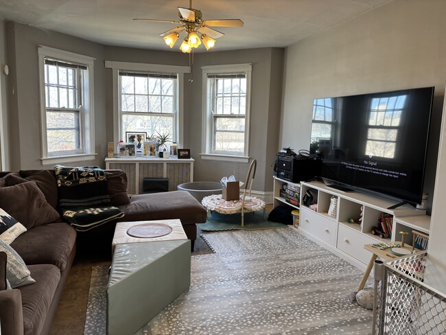 421 Hannah Avenue, Unit Apt #2 in Forest Park, IL - Building Photo - Building Photo