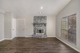 5472 Glen Haven Dr in Atlanta, GA - Building Photo - Building Photo