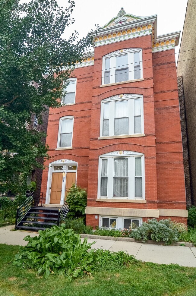 property at 304 W Evergreen Ave