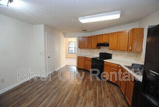 10343 Huntington Forest Blvd E, Unit 12 in Jacksonville, FL - Foto de edificio - Building Photo