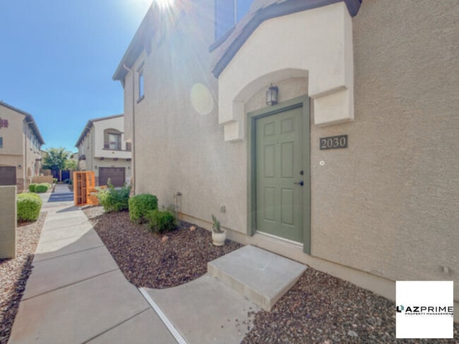 property at 2725 E Mine Creek Rd